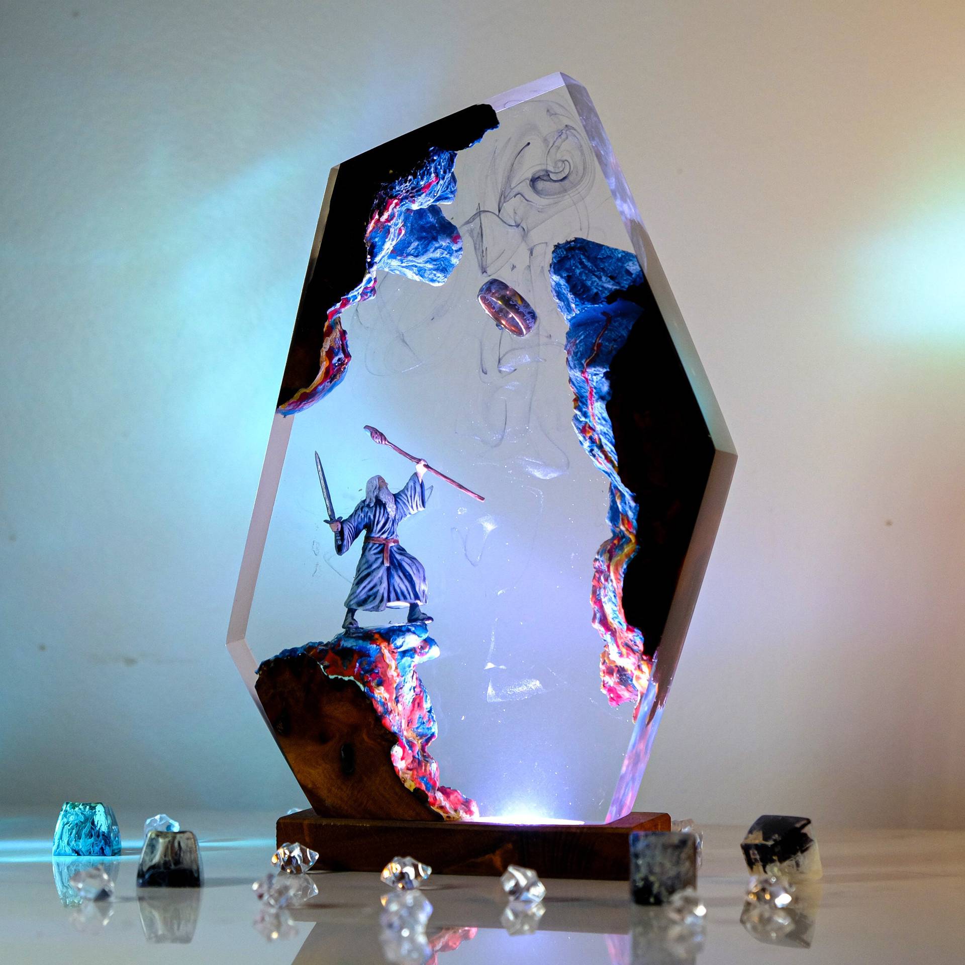مصباح طاولة على شكل مشهد من في - مراجعة Desk Setup Lamp وسعره