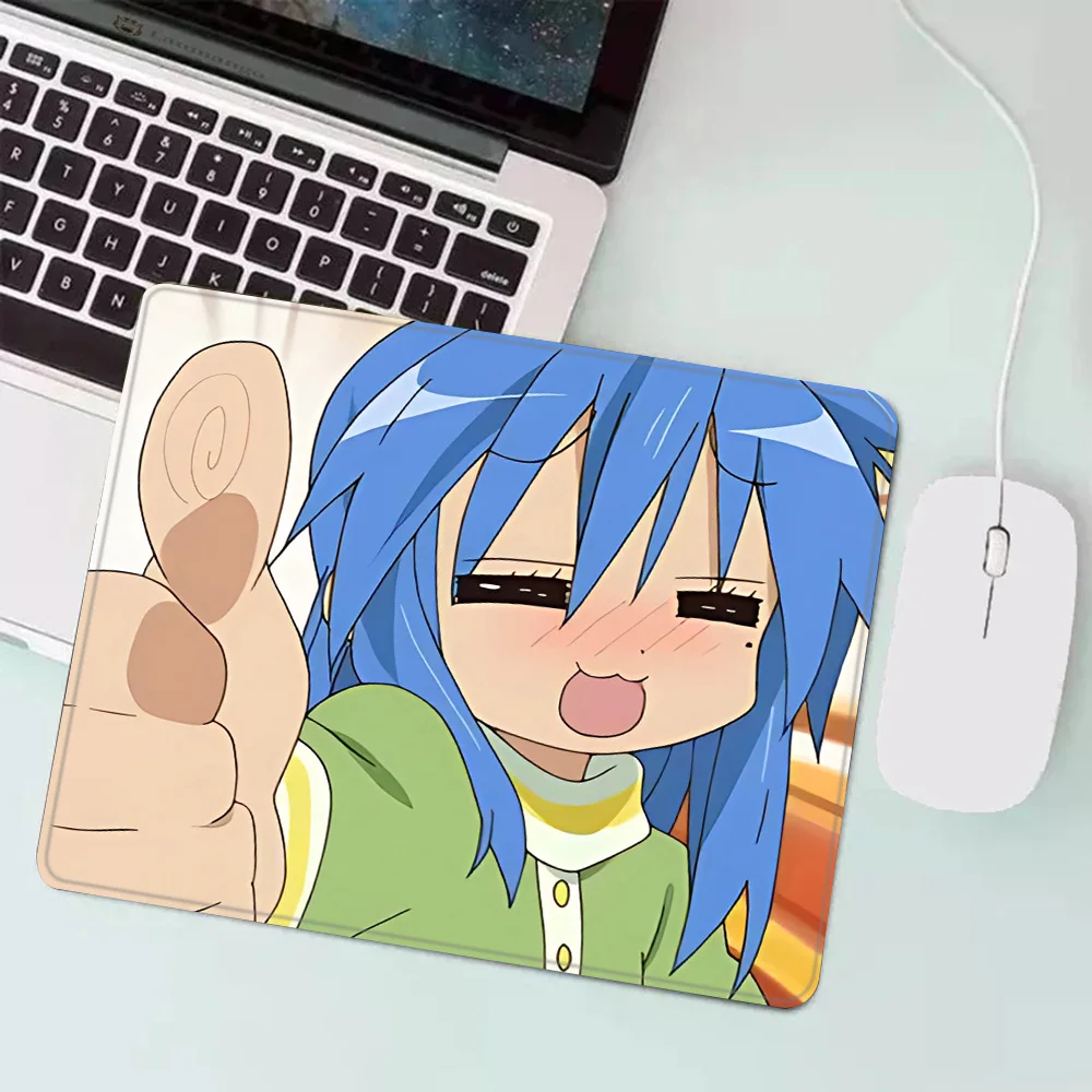 لوحة ماوس ألعاب Lucky Star Kon - مراجعة Desk Setup Anime وسعره