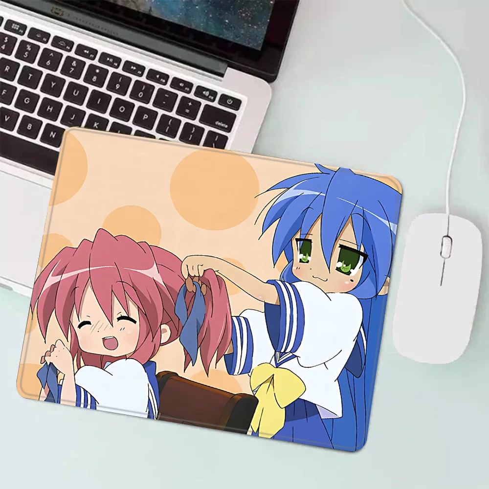 لوحة ماوس ألعاب Lucky Star Kon - مراجعة Desk Setup Anime وسعره