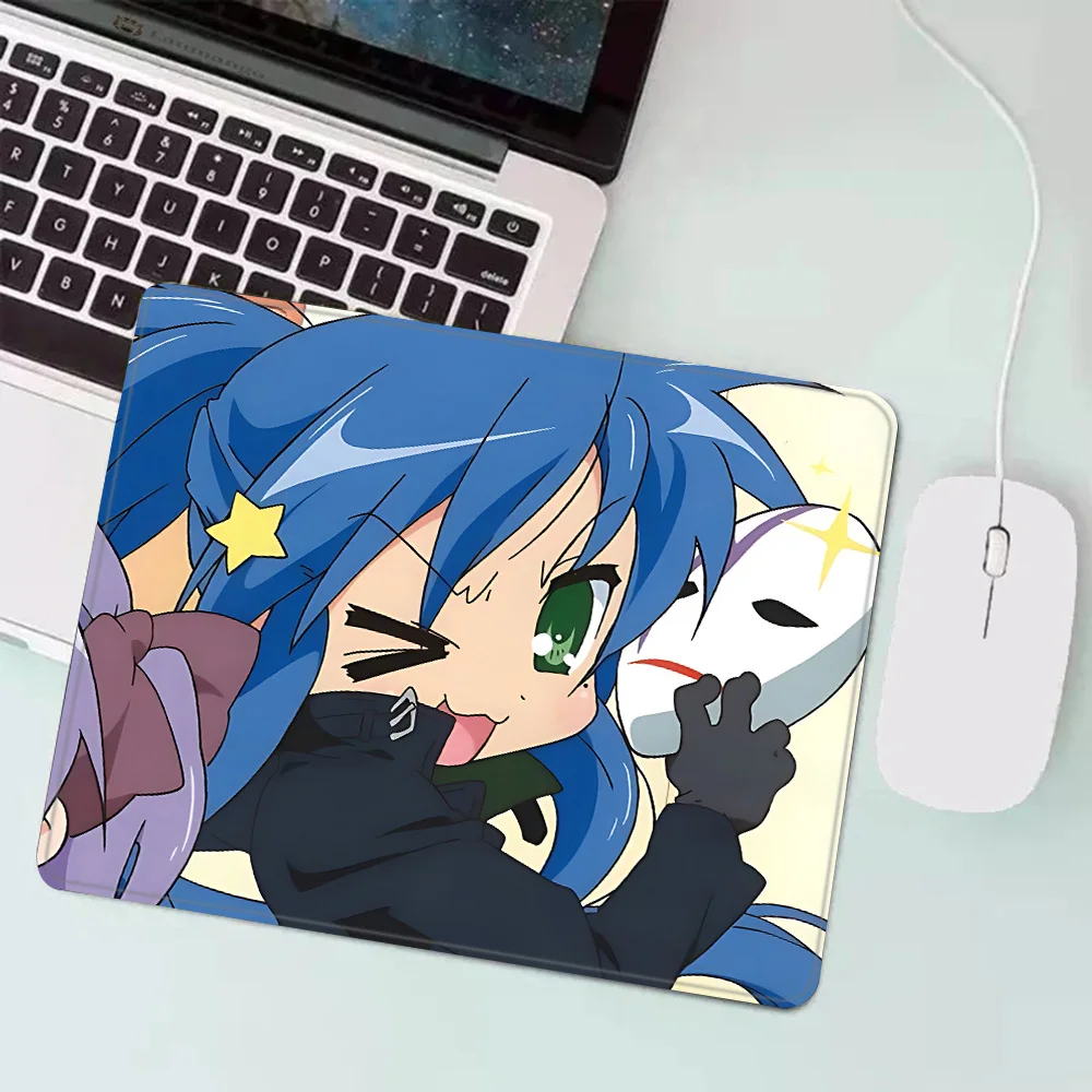 لوحة ماوس ألعاب Lucky Star Kon - مراجعة Desk Setup Anime وسعره